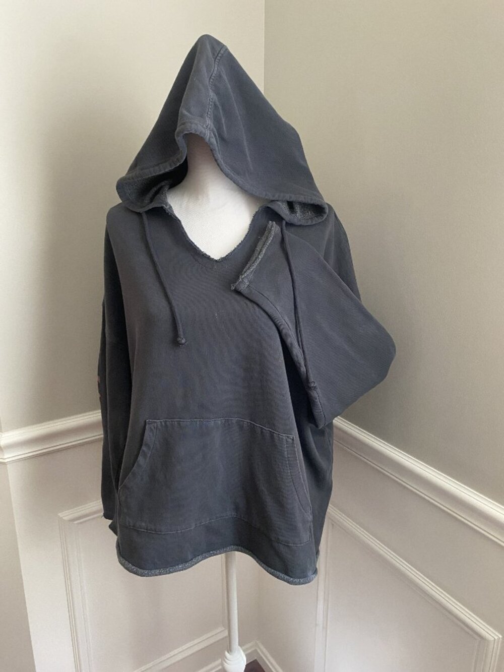 Old Navy Graphic Hoodie size Medium Raw Edges hem/ cuffs